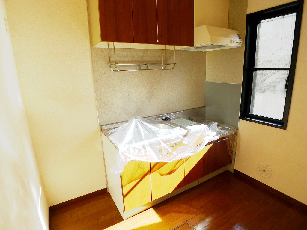 Kitchen. There is under-floor storage
