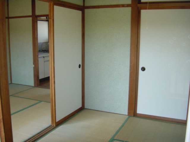 Living and room. Current Status: Japanese-style room