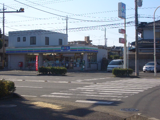 Convenience store. Three F Higashitokorozawa Wada store up (convenience store) 360m