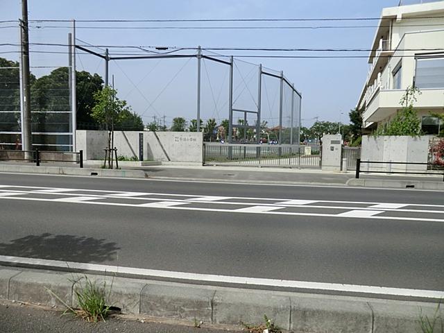 Primary school. Tokorozawa Municipal Ushinuma to elementary school 670m