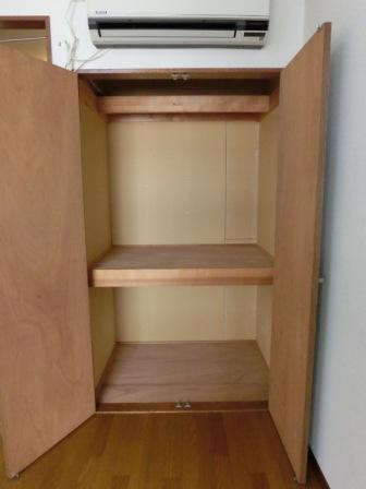 Receipt. You can use the room spacious with storage.