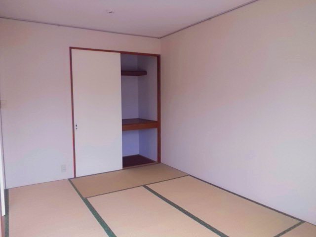 Receipt. Japanese-style closet. You can use effectively the room at some of the top storage.