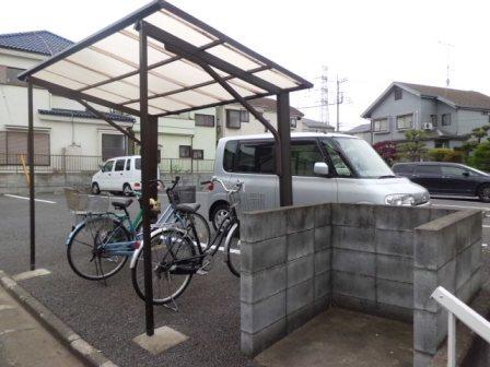 Other common areas. On-site bicycle parking lot ・ Parking and a private waste storage