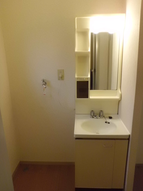 Washroom. Independent wash basin ・ Is Indoor Laundry Area.