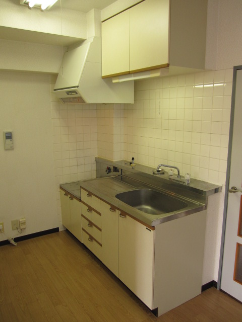 Kitchen. Gas stove installation Allowed. There is also a convenient top shelf