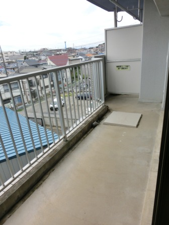 Balcony. Veranda spread. The fourth floor is higher scenery.
