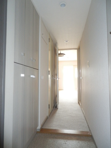 Entrance. There is also housed in the entrance passage.