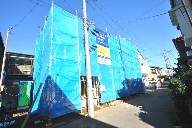 Local appearance photo. Commercial facilities close!