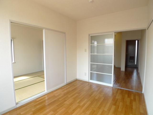 Other room space. Balconies More of Western-style