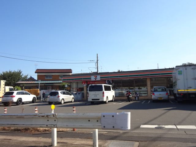Convenience store. 430m to Seven-Eleven (convenience store)