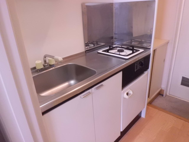 Kitchen. There is gas stove Kitchen 1-neck ・ Accommodated in the upper part