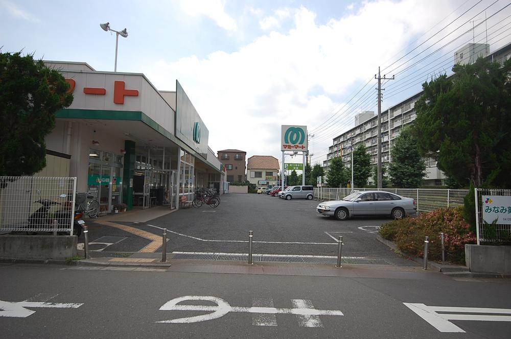 Supermarket. Until Mamimato 300m night in the open until 11 o'clock. It is also safe day of overtime. 