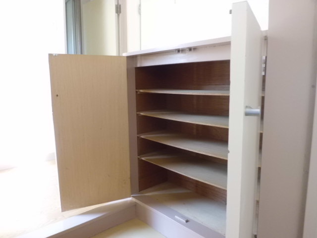 Entrance. Entrance ・ There cupboard. It is the entrance of the spread.