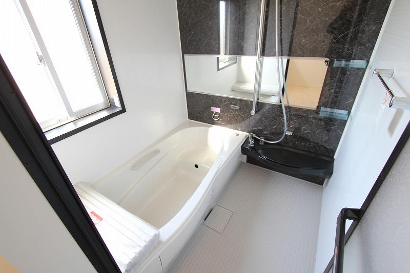 Same specifications photo (bathroom)