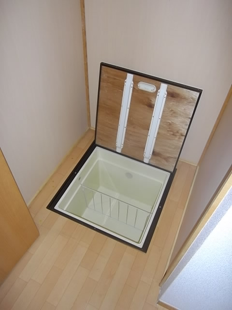 Receipt. Underfloor Storage