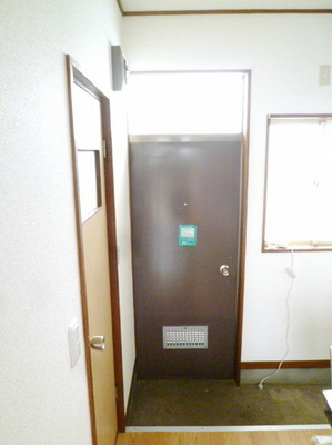 Entrance. Wide entrance space