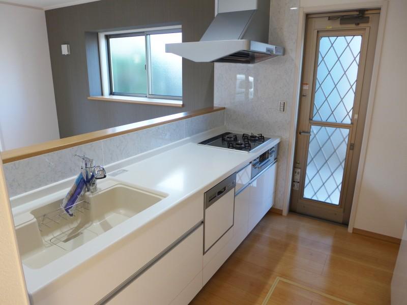 Kitchen. Local (December 6, 2013) Shooting