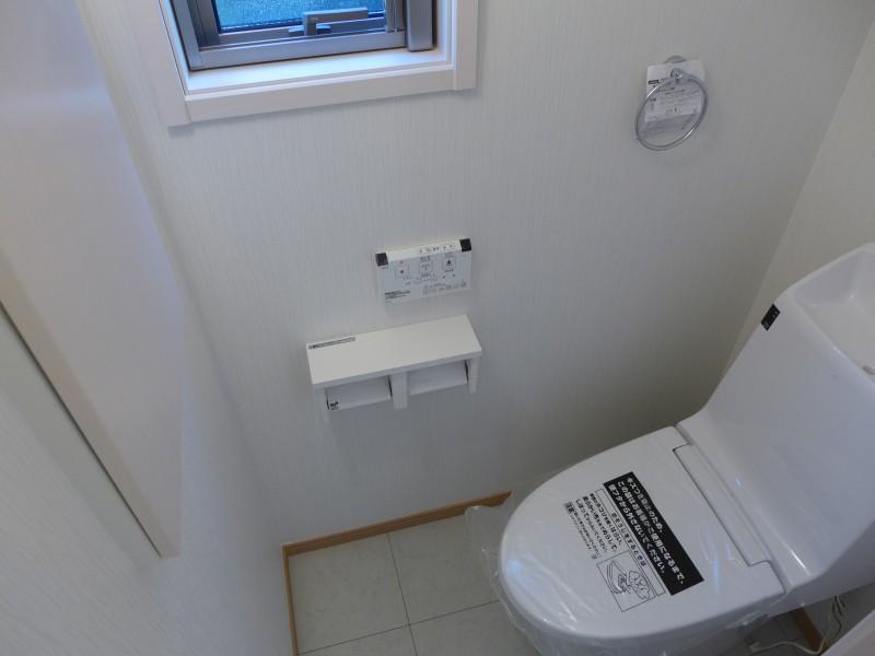 Toilet. Local (December 6, 2013) Shooting