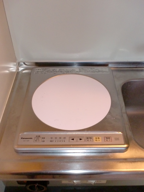 Kitchen. IH stove, It is safe because it does not use fire. Cleaning is also easier