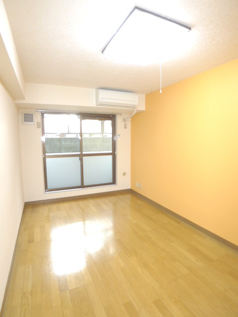 Living and room. It is air-conditioned