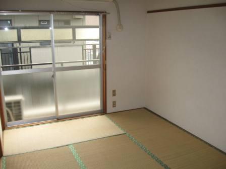 Other room space. 6-mat Japanese-style room. Bright room in the south