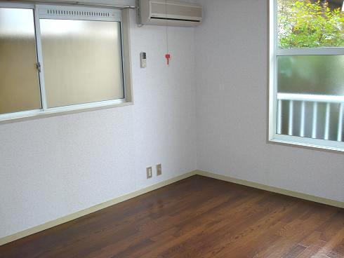 Other room space. 6 Pledge Western-style. Bright rooms with 2 Menmado. There is also a storage