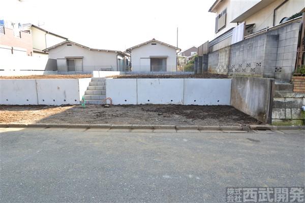 Local appearance photo. B Building