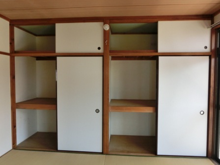 Receipt. closet. Upper closet with a closet there is a minute between the two plenty of storage