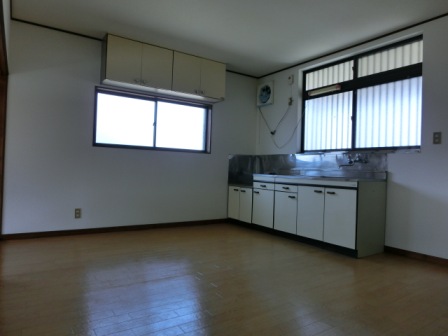 Living and room. 10 Pledge of spacious LDK. There are two Menmado corner room unique