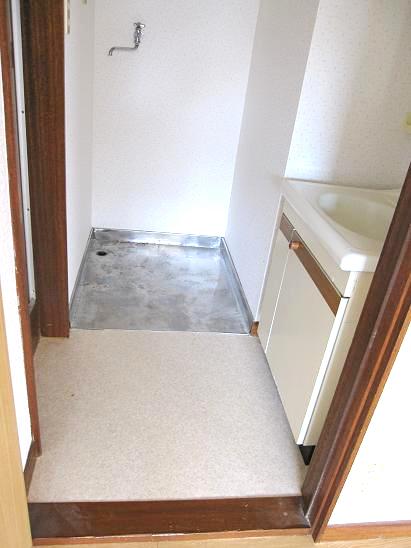 Other. Indoor Laundry Storage.