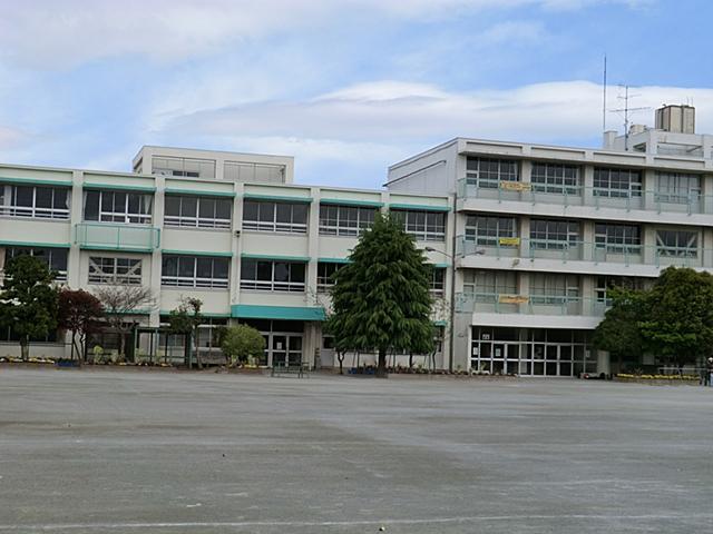 Primary school. Tokorozawa Municipal Tomioka to elementary school 1560m