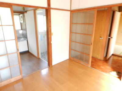 Living and room. Western-style 4.5 Pledge
