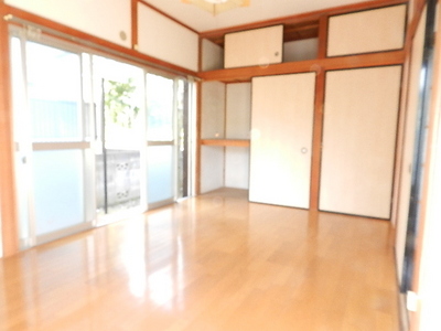 Living and room. Western-style 6 Pledge Flooring