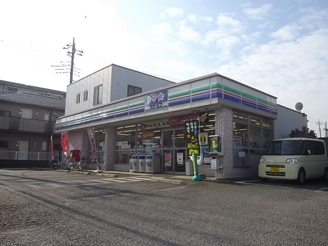 Convenience store. Three F Higashitokorozawa Wada store up (convenience store) 493m