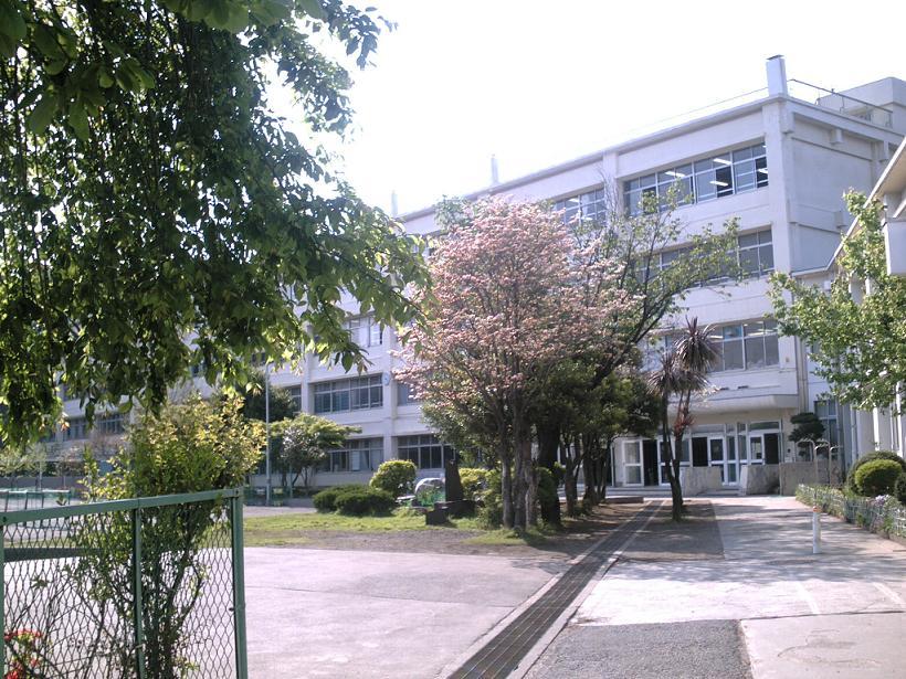 Junior high school. 1200m to Yamaguchi Junior High School