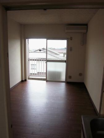 Other room space. 6 Pledge Western-style. Happy to furniture placement in the Standart form