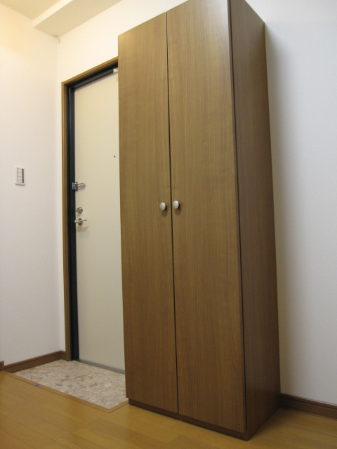 Entrance. Entrance ・ Entrance around also refreshing in cupboard with a height.