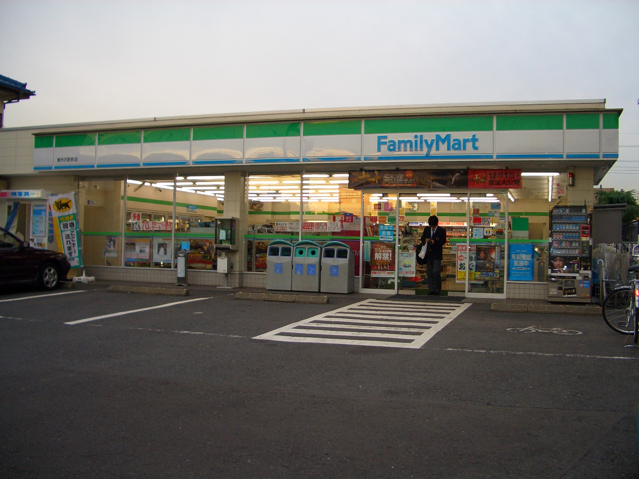 Convenience store. FamilyMart Higashitokorozawa Station store up to (convenience store) 451m