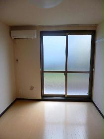 Living and room. 1F room.