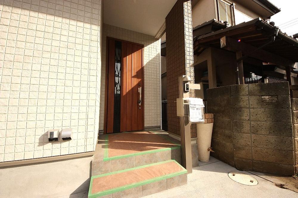 Local appearance photo. Entrance ・ Outside 2013 December shooting