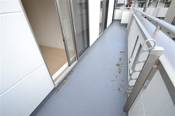 Balcony. 3 room continued wide balcony of