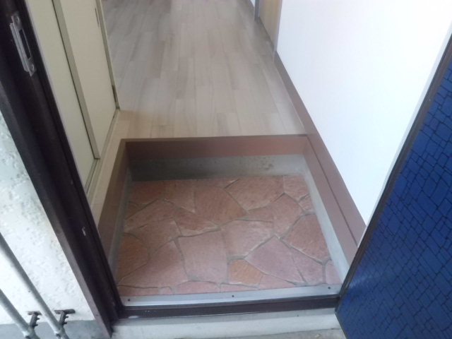 Entrance. Entrance around there is also a cupboard is refreshing.