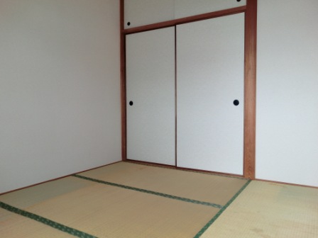 Other room space. 4.5 mat Japanese-style room. There is also a upper closet for storage.