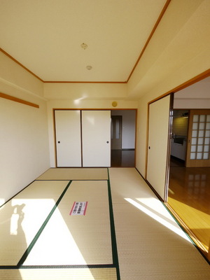 Other room space. Japanese-style room to settle