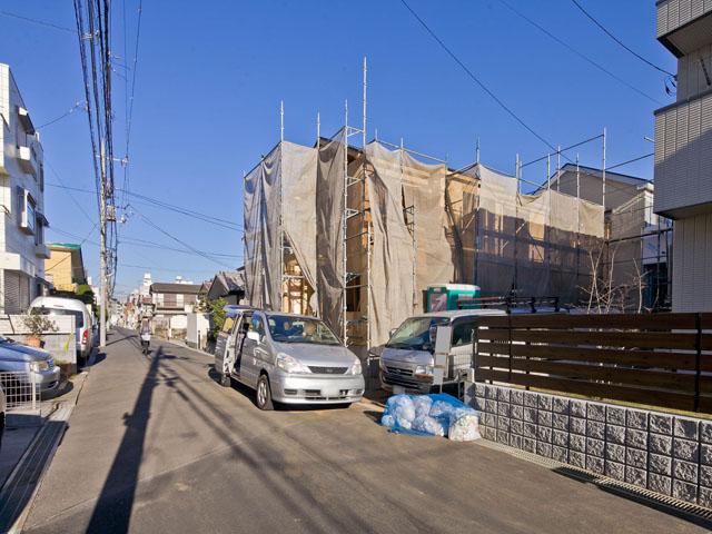 Local photos, including front road. This house close to the station is me creating a time to spend with family site (December 2013) Shooting