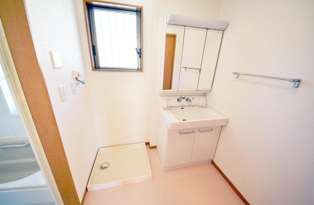 Wash basin, toilet. Vanity with a three-sided mirror Shampoo dresser