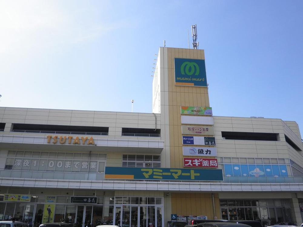 Supermarket. Until Mamimato Tokorozawa Yamaguchi shop 640m TSUTAYA and 100 yen shop (Daiso), It also entered cedar pharmacy, It is very convenient!