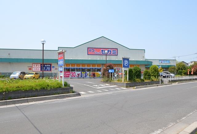 Drug store. Segami 940m until the new Tokorozawa shop