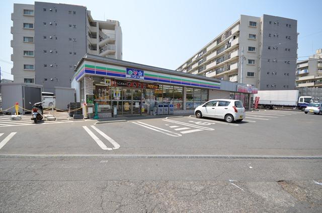 Convenience store. Three F Tokorozawa Koyo-cho, 300m to the store