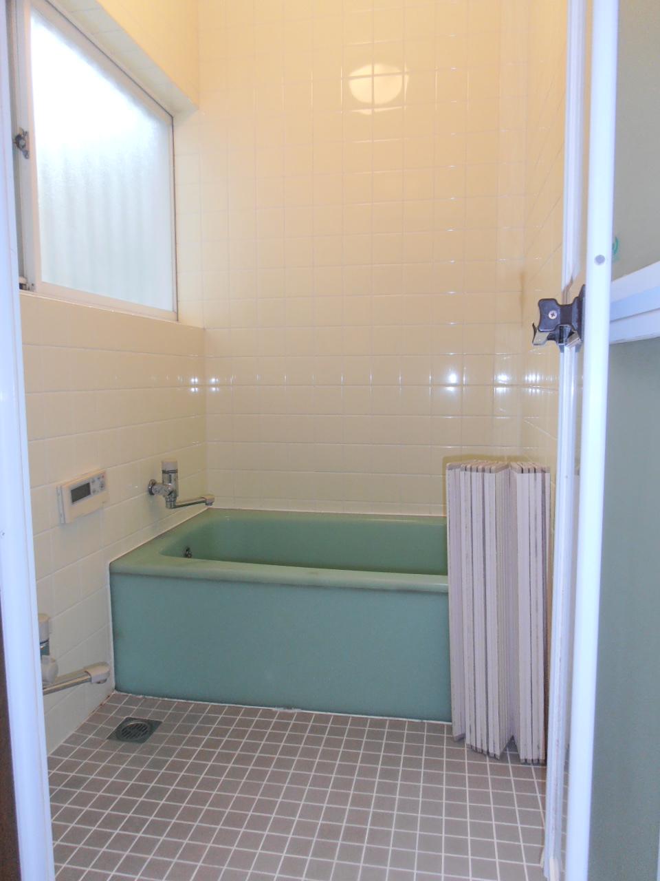 Bathroom. Indoor (April 2013) Shooting